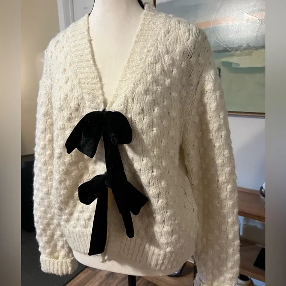 ASTR The Label Off-White Wool Blend Cardigan Velvet Bow Detail Chunky Knit Large - Picture 4 of 10
